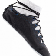 Excellent pump for competitions<br>
Contrasting eyelets and stitching (available in red, green, blue and purple)<br>
Soft black leather upper<br>
Front seam and loop<br>
Extra eyelet at the ankle for better support<br>
Soft and flexible chrome suede sole unit<br>
Noene Shock dispersion technology absorbing 98% of impact<br>
Handmade in Scotland