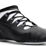 Excellent pump for competitions<br>
Contrasting eyelets and stitching (available in red, green, blue and purple)<br>
Soft black leather upper<br>
Front seam and loop<br>
Extra eyelet at the ankle for better support<br>
Soft and flexible chrome suede sole unit<br>
Noene Shock dispersion technology absorbing 98% of impact<br>
Handmade in Scotland